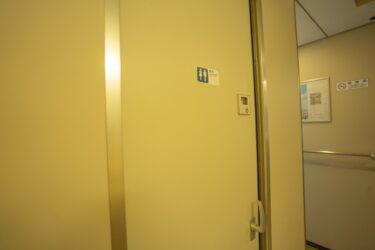 【新幹線 トイレ ランプ】色の意味・見方・使い方を徹底解説｜空き状況が一目で分かる便利機能